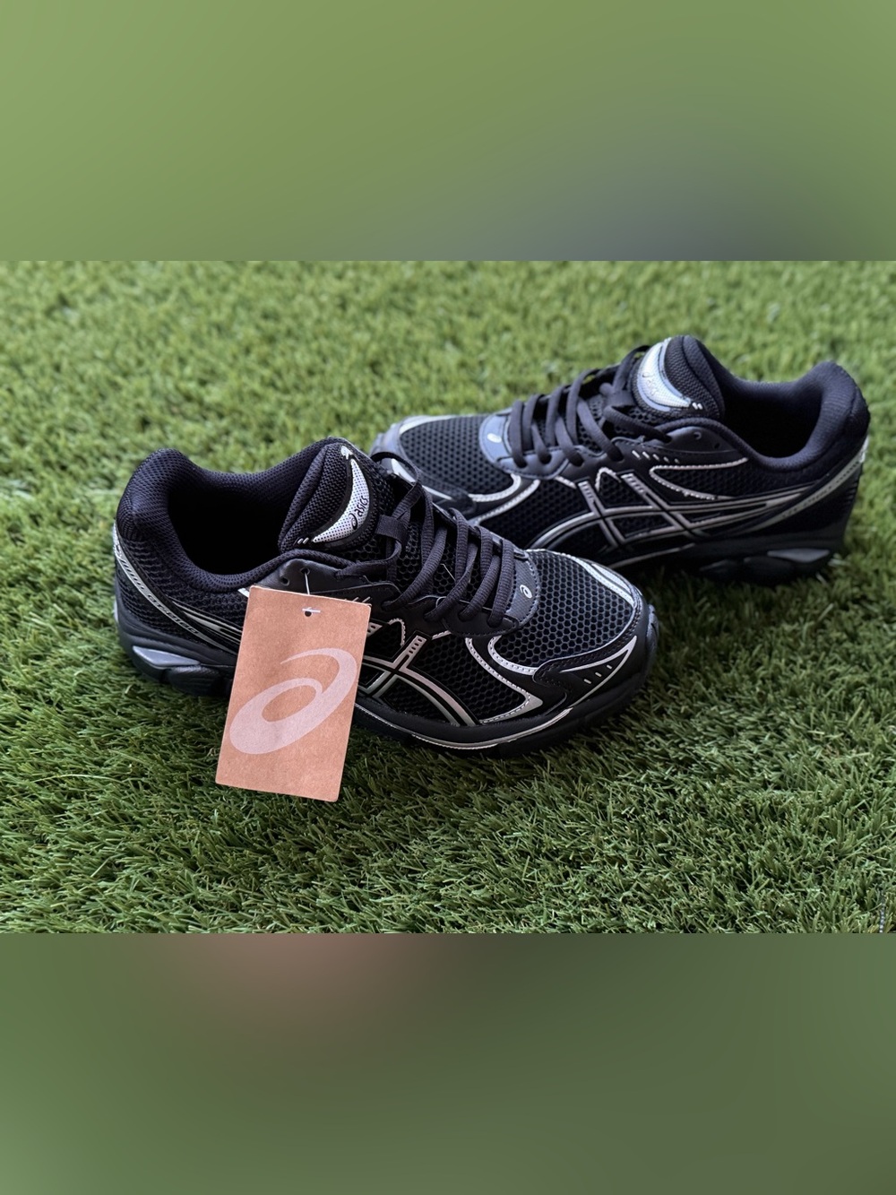 Size 9.5 Men’ And Women’s 11 - Asics Gel GT-2160 Black And Silver